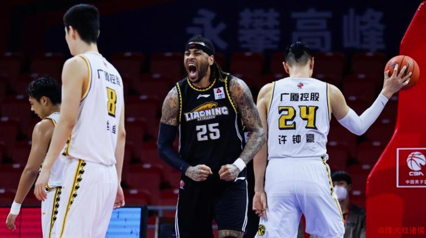 最萌身高差!莫兰德与法尔跳球成搞笑瞬间,放弃亦是智慧,辽宁男篮主场险胜宁波比分胶着 最萌身高差!莫兰德与法尔跳球成搞笑瞬间,放弃亦是智慧,辽宁男篮主场险胜宁波比分胶着