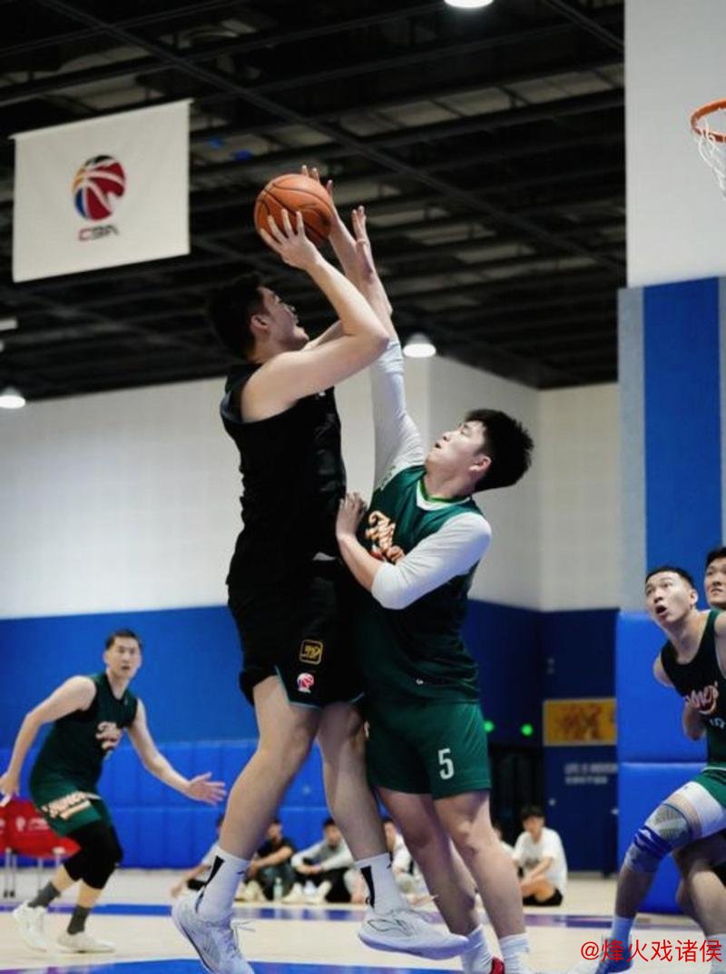 最萌身高差!莫兰德与法尔跳球成搞笑瞬间,放弃亦是智慧,辽宁男篮主场险胜宁波比分胶着 最萌身高差!莫兰德与法尔跳球成搞笑瞬间,放弃亦是智慧,辽宁男篮主场险胜宁波比分胶着