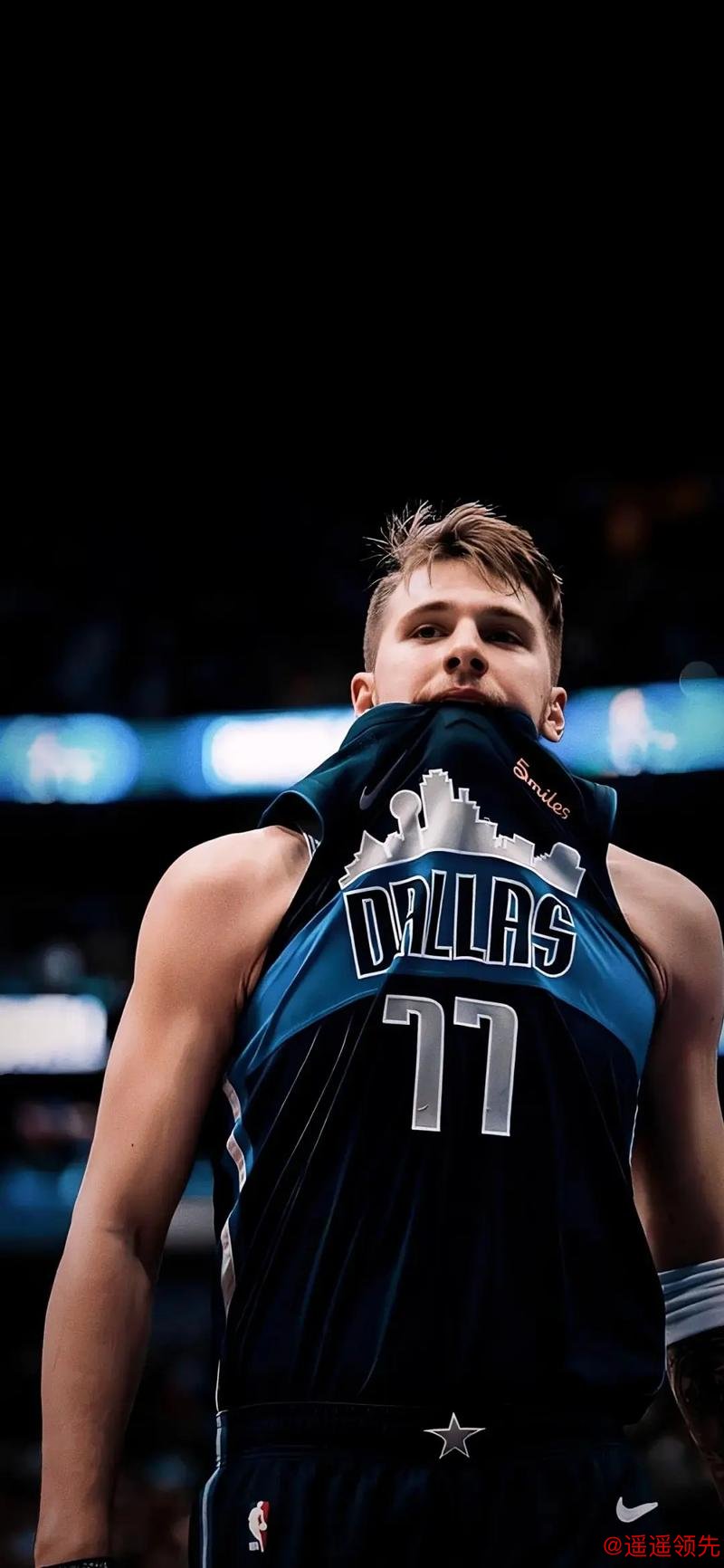 东契奇36+8+5独行侠险胜绿军 布朗24分