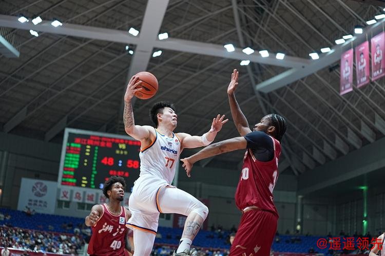 无缘五连胜，上海大鲨鱼客场惜败给浙江队